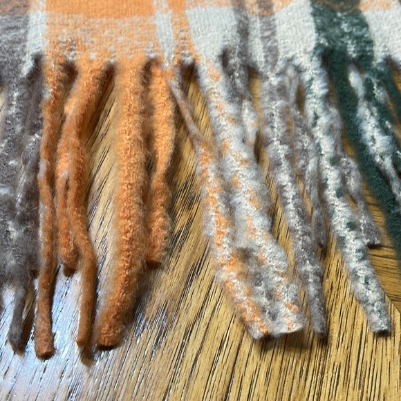 NWT FALLS CREEK SCARF - Picture 5 of 13